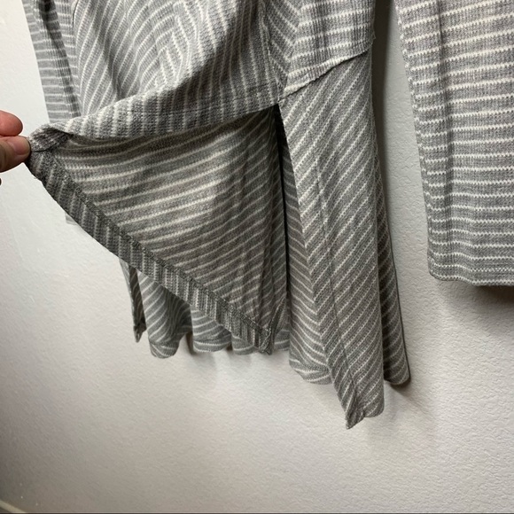 Comfy Slouchy Gray White Striped Waffle Knit Lagenlook Style Long Sleeve Tunic - Picture 5 of 9